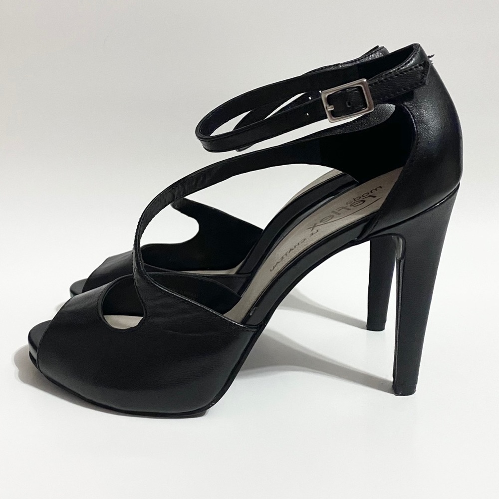 🐣 Peep Toe Criss-Cross Leather Heel Sandals